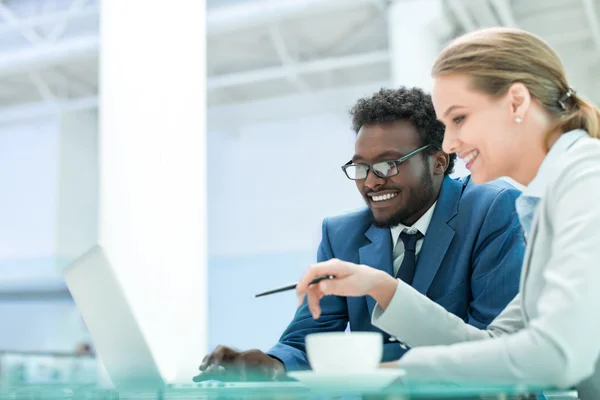 Desarrollo de software vs soluciones estándar: ¿Qué conviene más a tu empresa? visibilidad